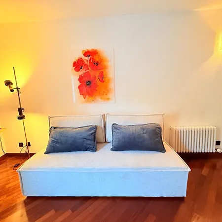 Gritti Palace - Stunning Waterfront Two-room Flat Offering Breathtaking Views - Papavero