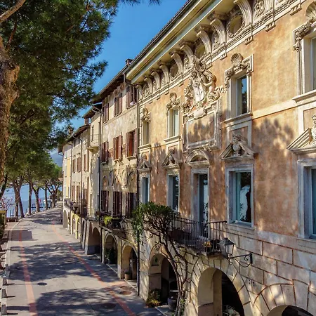 Gritti Palace - Stunning Waterfront Two-room Flat Offering Breathtaking Views - Papavero *